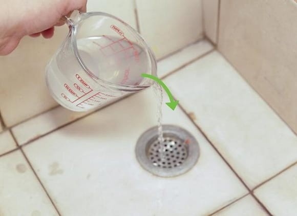 Cách thông cống nghẹt bằng nước sôi
