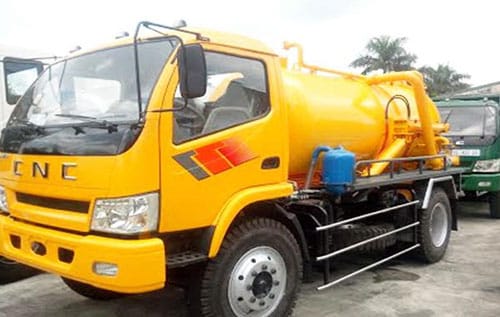 Xe chuyên dụng hiện đại mới tại công ty.